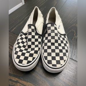 VAN'S CLASSIC SLIP-ON CHECKERBOARD SHOE
